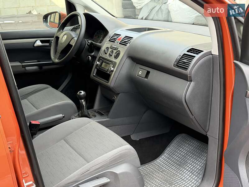 Минивэн Volkswagen Touran 2009 в Ровно