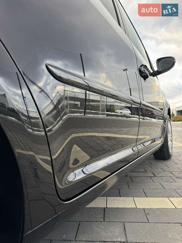 Минивэн Volkswagen Touran 2011 в Мукачево