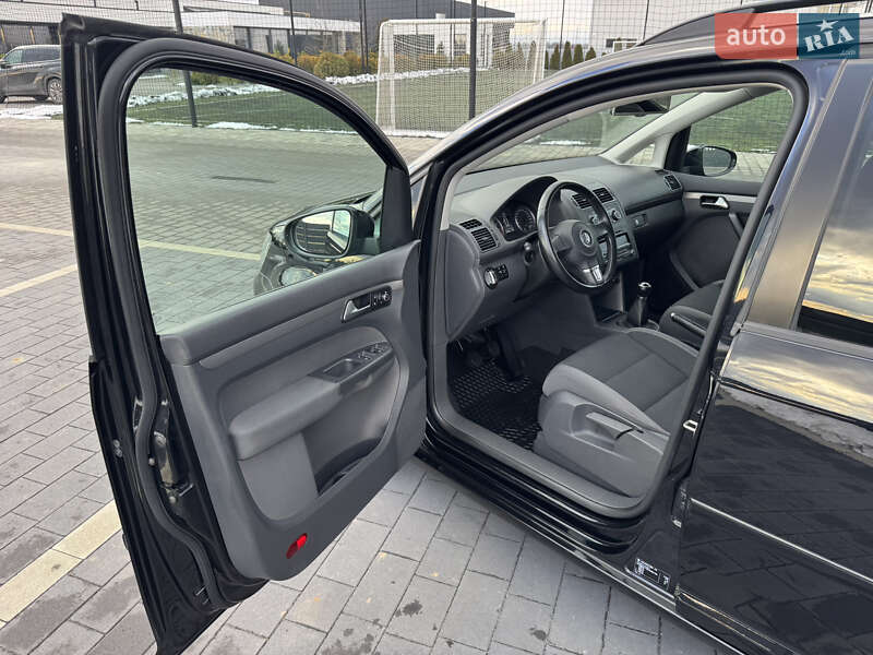 Минивэн Volkswagen Touran 2011 в Мукачево