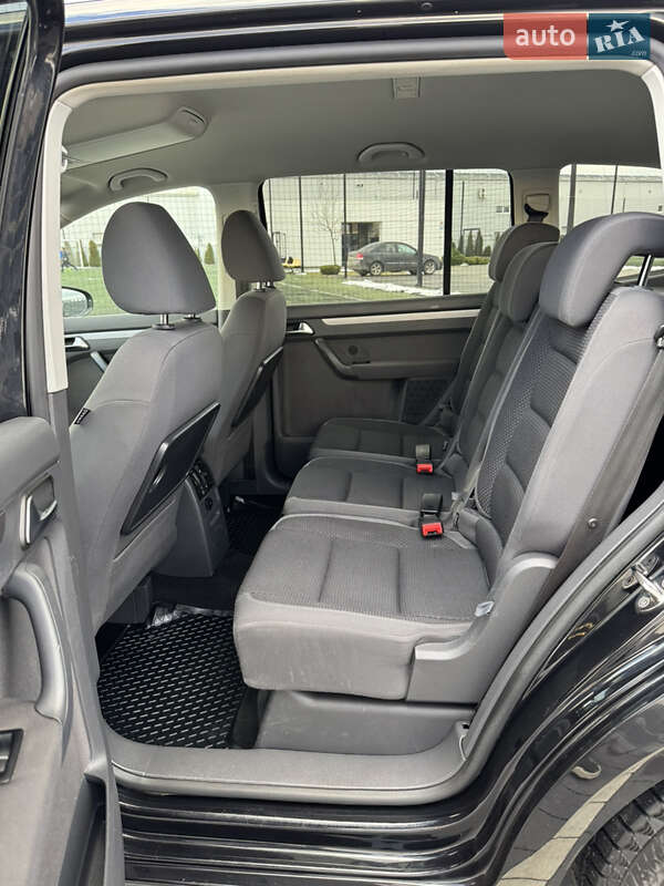 Минивэн Volkswagen Touran 2011 в Мукачево