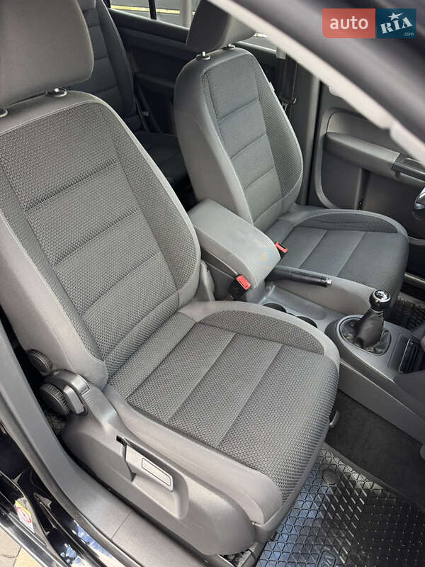 Минивэн Volkswagen Touran 2011 в Мукачево