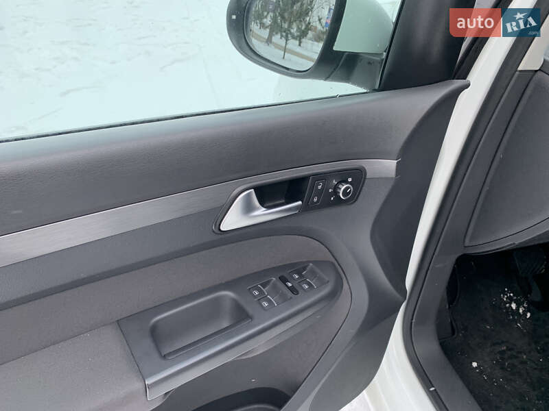 Минивэн Volkswagen Touran 2013 в Ровно