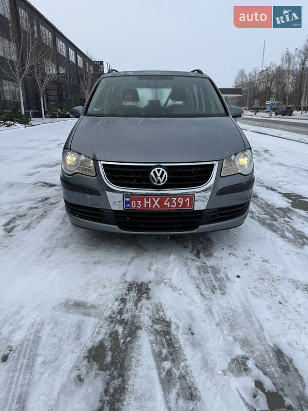 Минивэн Volkswagen Touran 2009 в Белой Церкви