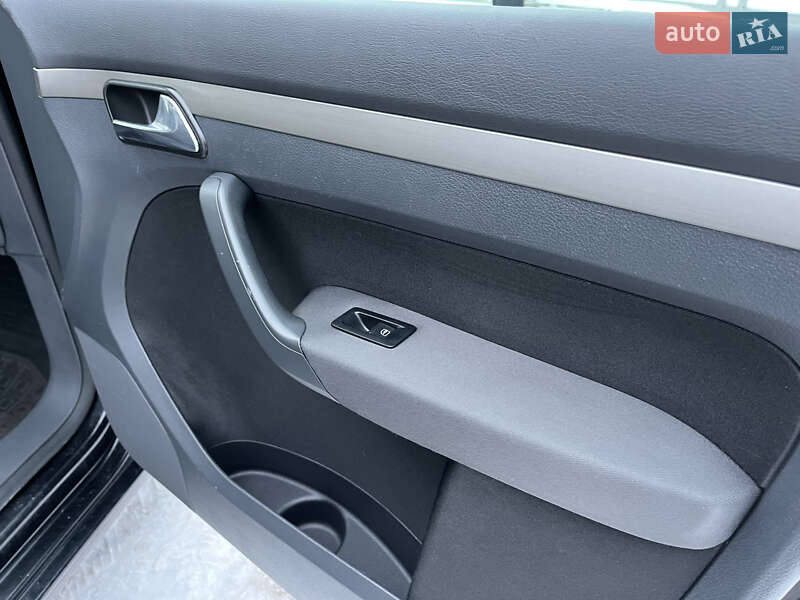 Минивэн Volkswagen Touran 2007 в Звягеле фото 35 Минивэн Volkswagen Touran 2007 в Звягеле