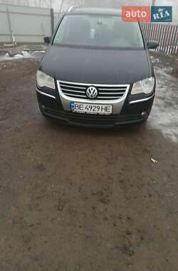 Минивэн Volkswagen Touran 2007 в Братском
