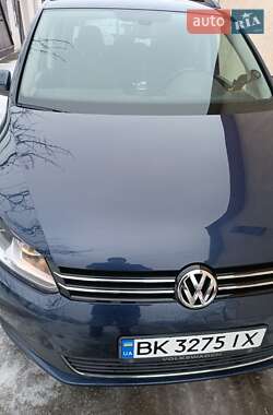 Минивэн Volkswagen Touran 2010 в Сарнах