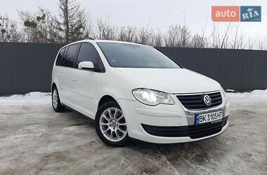 Мінівен Volkswagen Touran 2008 в Сарнах