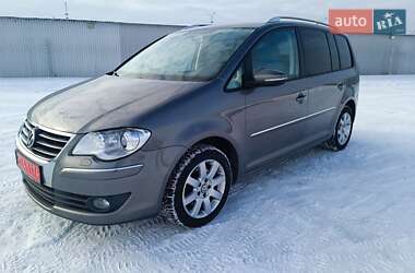 Минивэн Volkswagen Touran 2010 в Киеве