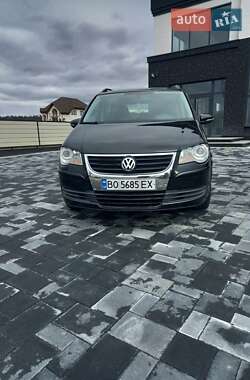 Мінівен Volkswagen Touran 2010 в Ужгороді