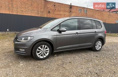 Микровэн Volkswagen Touran 2016 в Нововолынске