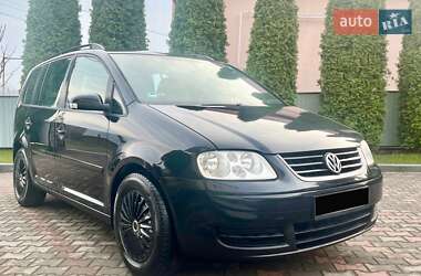 Минивэн Volkswagen Touran 2006 в Черновцах