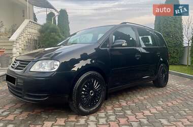 Мінівен Volkswagen Touran 2006 в Чернівцях