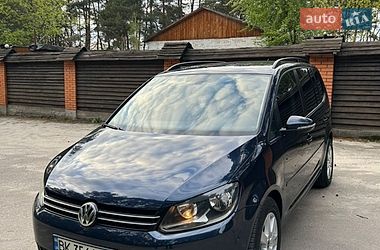 Минивэн Volkswagen Touran 2010 в Вараше