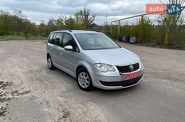 Минивэн Volkswagen Touran 2010 в Коростене