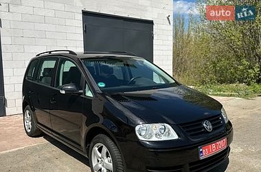 Минивэн Volkswagen Touran 2005 в Хороле