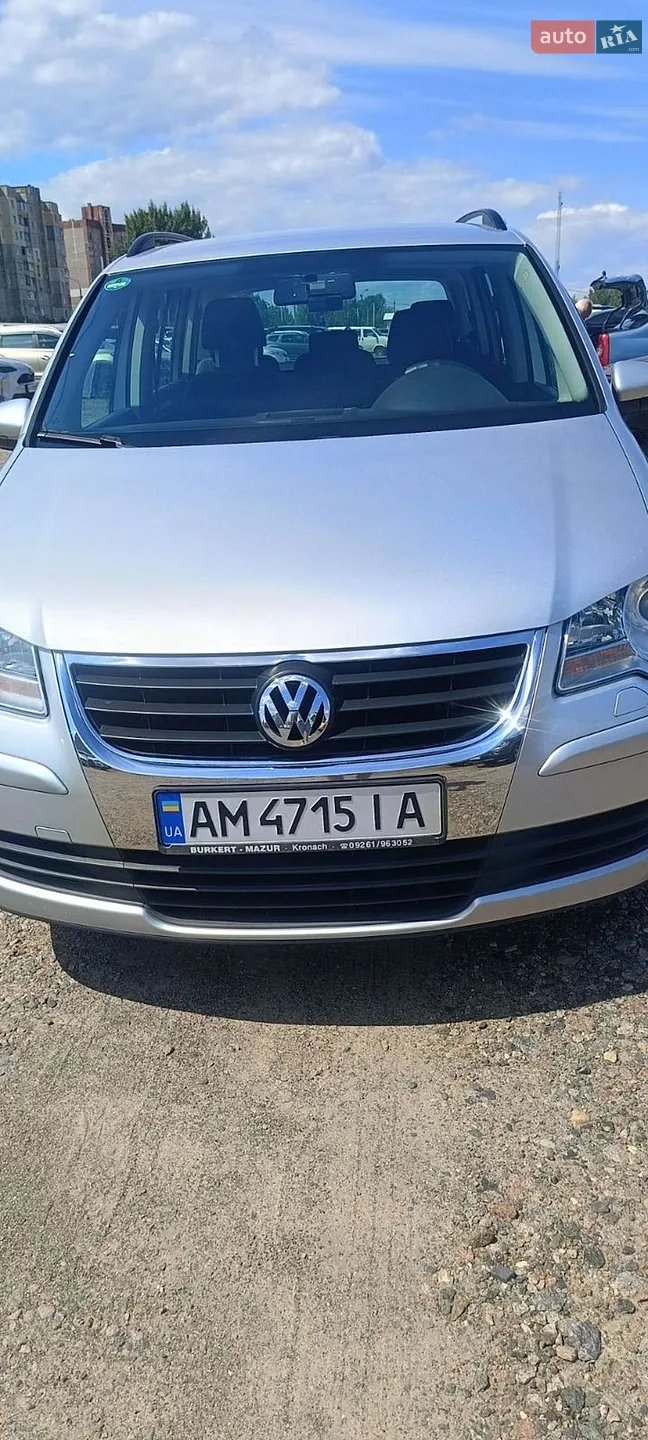 2010 Volkswagen Touran - фото 1