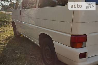 Вантажопасажирський фургон Volkswagen Transporter 2001 в 