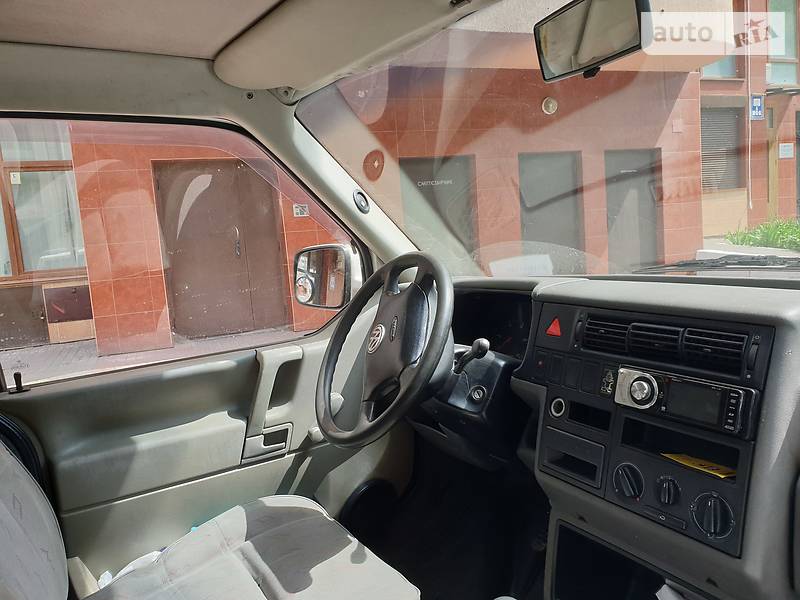 Вантажопасажирський фургон Volkswagen Transporter 2001 в Києві