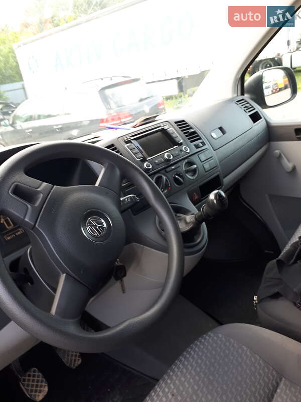 Грузовой фургон Volkswagen Transporter 2014 в Черновцах