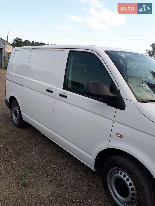 Грузовой фургон Volkswagen Transporter 2014 в Черновцах