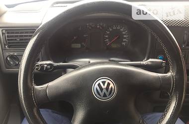 Вантажопасажирський фургон Volkswagen Transporter 2000 в 