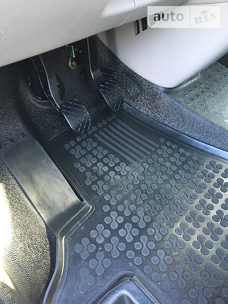 Вантажопасажирський фургон Volkswagen Transporter 2011 в Хусті