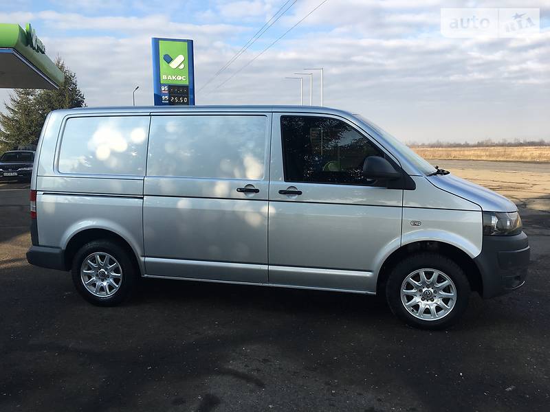 Вантажопасажирський фургон Volkswagen Transporter 2011 в Хусті