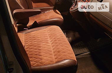 Вантажопасажирський фургон Volkswagen Transporter 2010 в 
