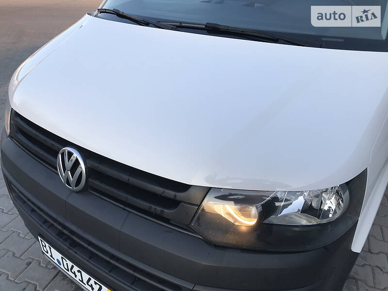 Вантажопасажирський фургон Volkswagen Transporter 2015 в Луцьку