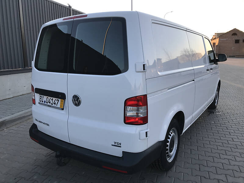Вантажопасажирський фургон Volkswagen Transporter 2015 в Луцьку