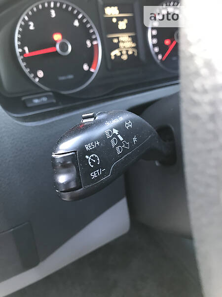 Вантажопасажирський фургон Volkswagen Transporter 2015 в Луцьку