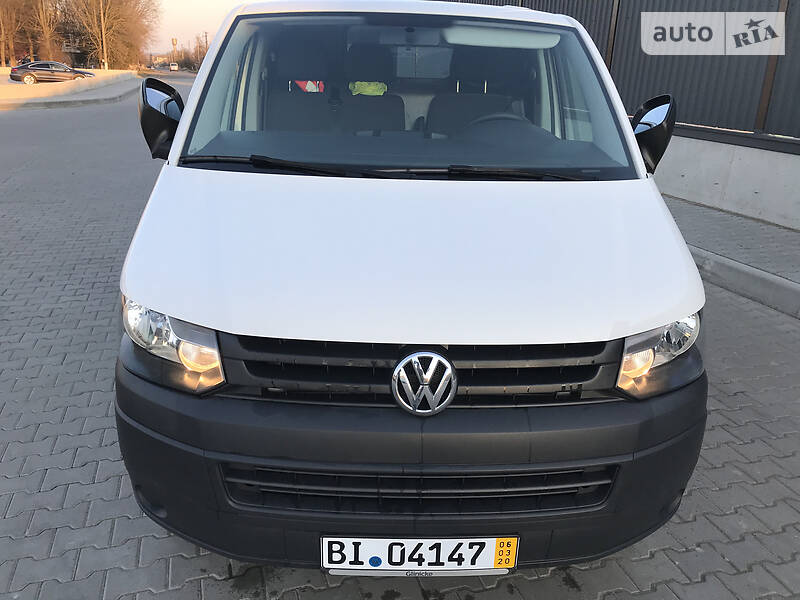 Вантажопасажирський фургон Volkswagen Transporter 2015 в Луцьку