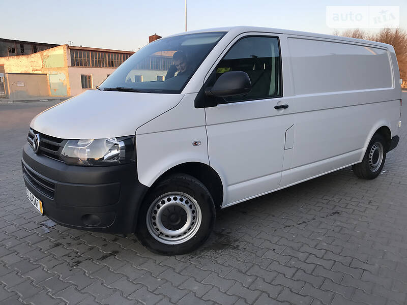 Вантажопасажирський фургон Volkswagen Transporter 2015 в Луцьку