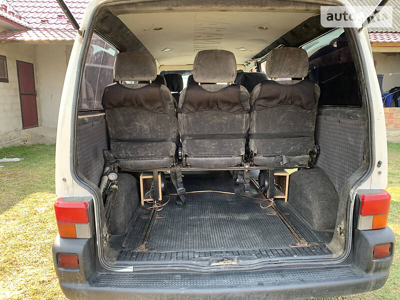 Вантажопасажирський фургон Volkswagen Transporter 1999 в Чернівцях