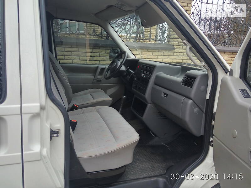 Вантажопасажирський фургон Volkswagen Transporter 2002 в Рівному