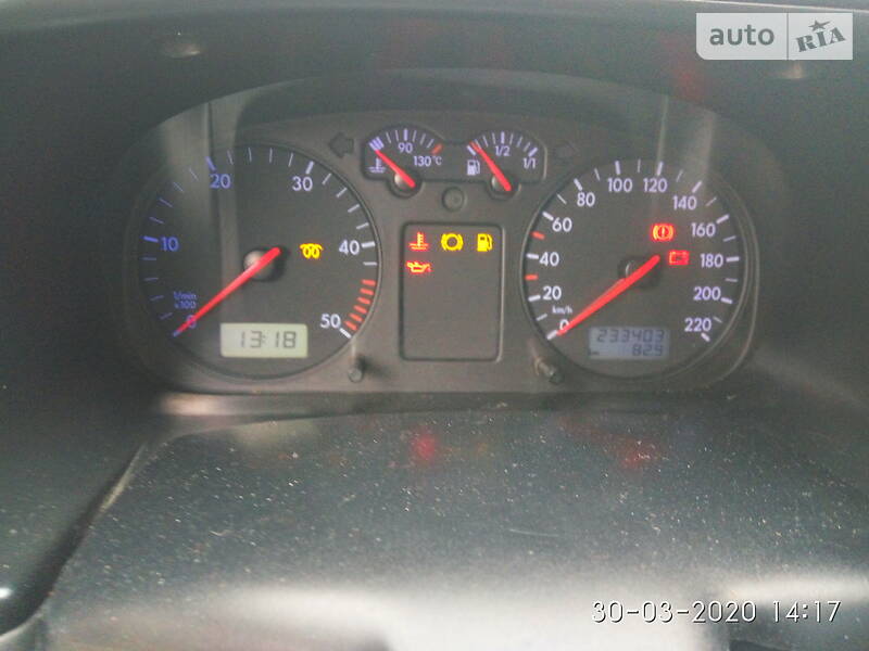 Вантажопасажирський фургон Volkswagen Transporter 2002 в Рівному