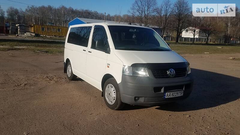 Вантажопасажирський фургон Volkswagen Transporter 2004 в Чернігові