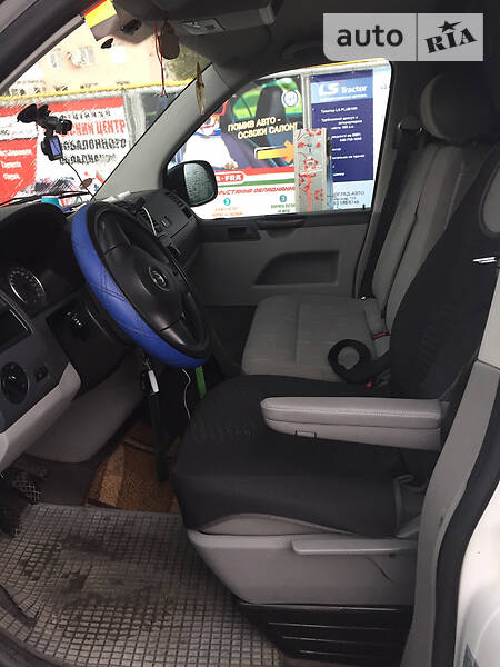 Вантажопасажирський фургон Volkswagen Transporter 2010 в Новгородці