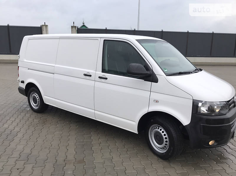 Вантажопасажирський фургон Volkswagen Transporter 2015 в Луцьку