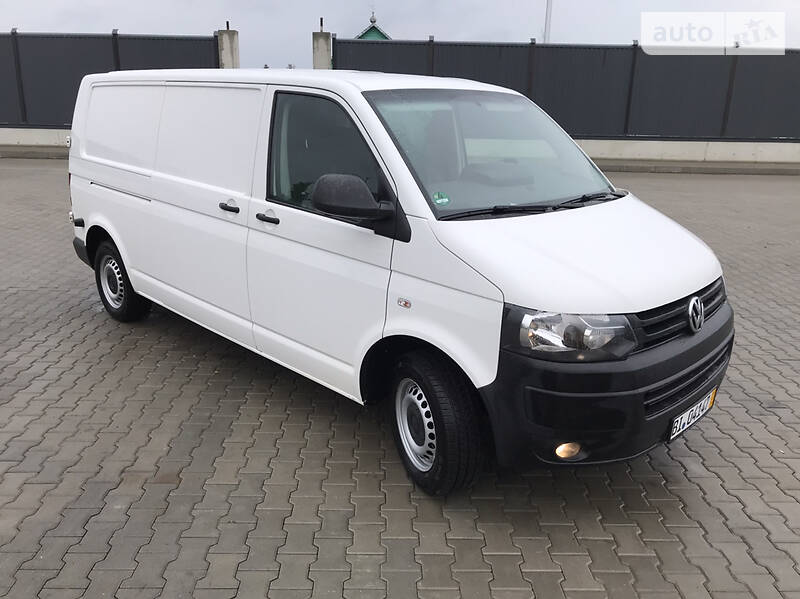 Вантажопасажирський фургон Volkswagen Transporter 2015 в Луцьку