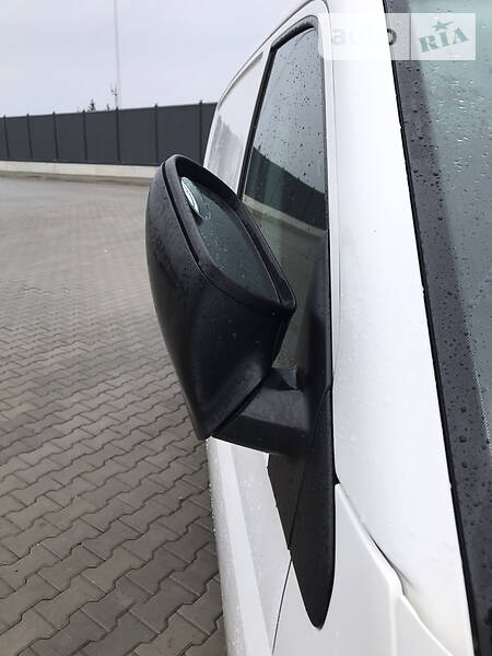 Вантажопасажирський фургон Volkswagen Transporter 2015 в Луцьку