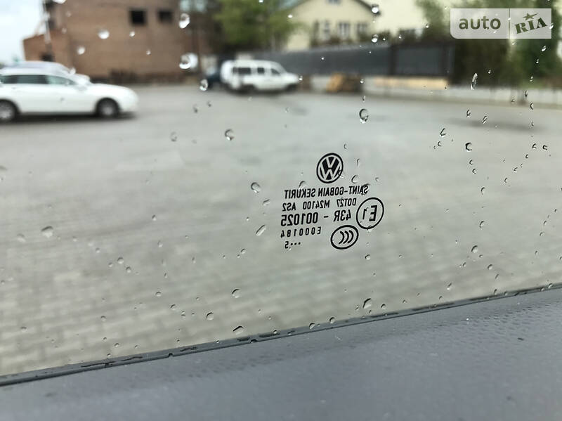 Вантажопасажирський фургон Volkswagen Transporter 2015 в Луцьку