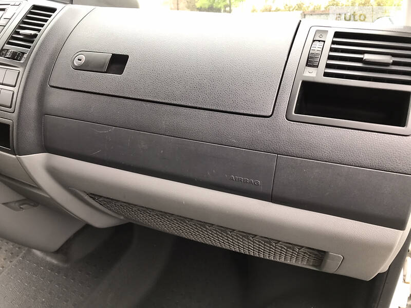 Вантажопасажирський фургон Volkswagen Transporter 2015 в Луцьку
