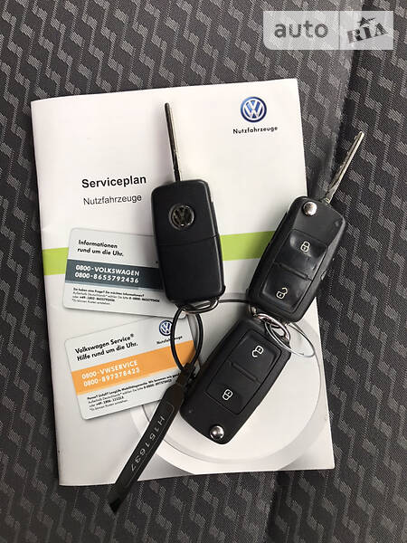 Вантажопасажирський фургон Volkswagen Transporter 2015 в Луцьку