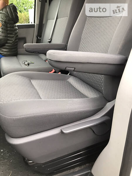 Вантажопасажирський фургон Volkswagen Transporter 2015 в Луцьку