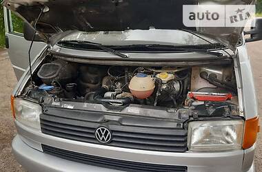 Грузовой фургон Volkswagen Transporter 2002 в Золочеве