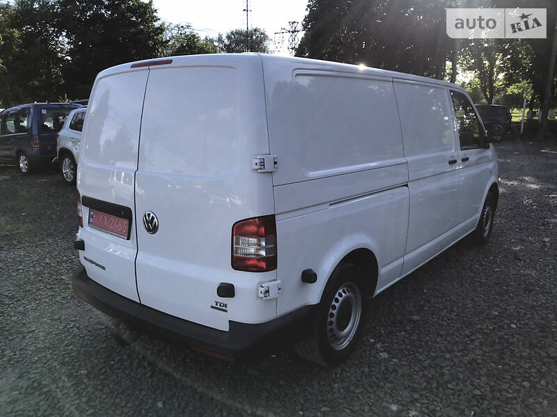 Вантажопасажирський фургон Volkswagen Transporter 2015 в Луцьку