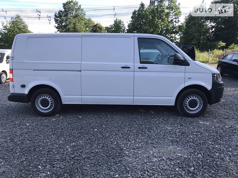 Вантажопасажирський фургон Volkswagen Transporter 2015 в Луцьку