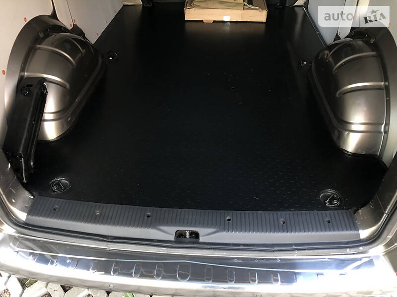Вантажопасажирський фургон Volkswagen Transporter 2016 в Бучі
