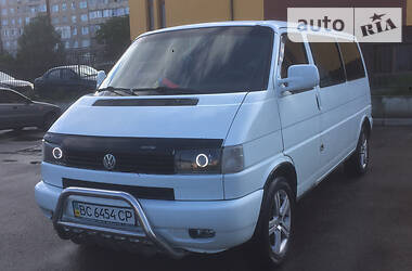 Вантажопасажирський фургон Volkswagen Transporter 2000 в 